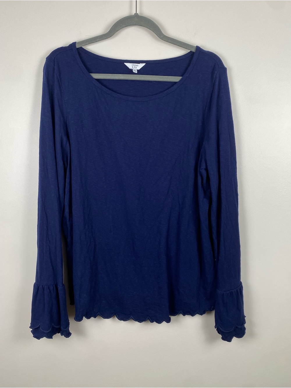 Crown & Ivy Navy Scallop-Hem Long Sleeve Top